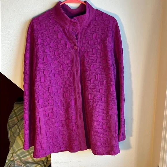 Women's Textured Magenta Top‎ - Picture 1 of 7